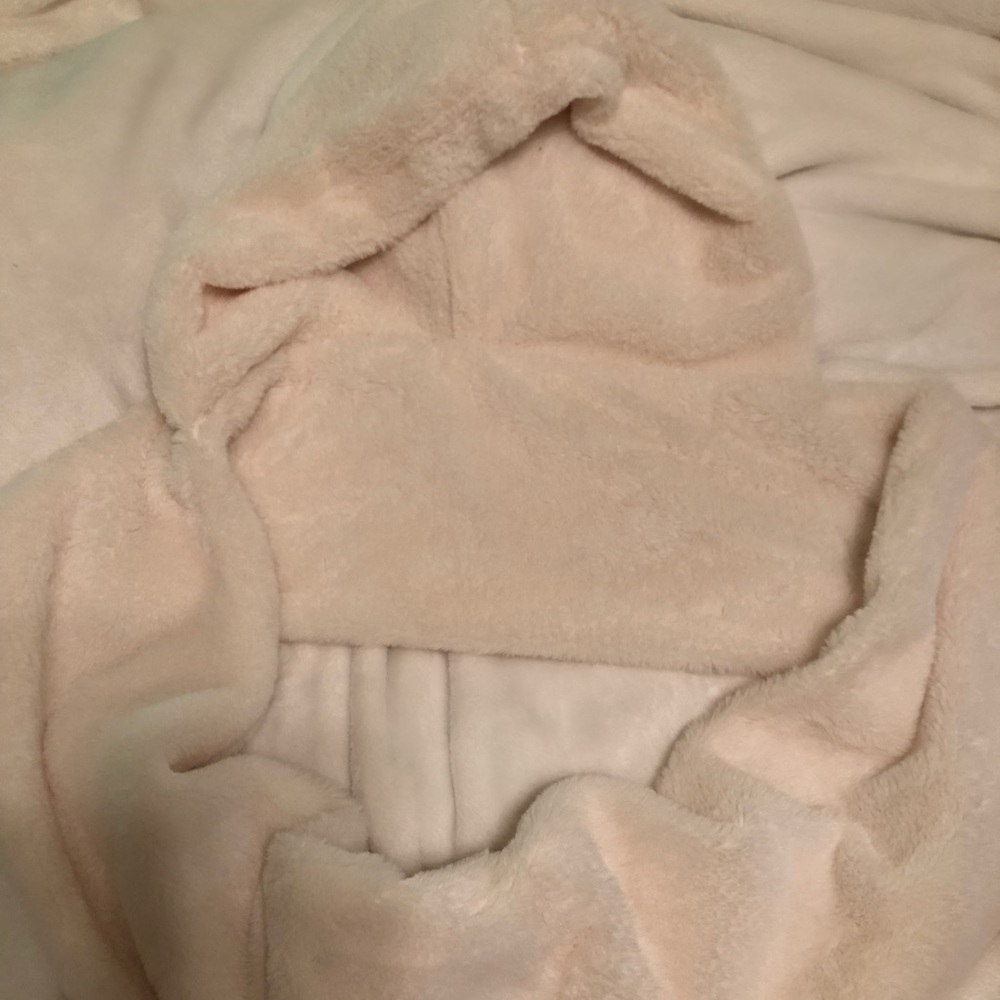 Hooded Off-White Shaw